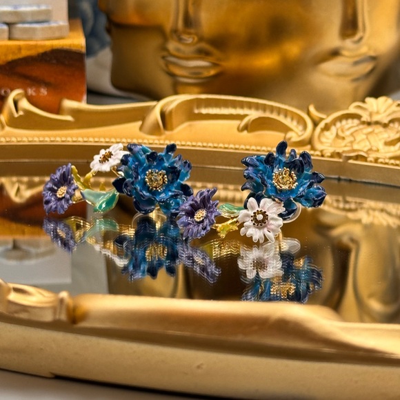 🆕 LES NEREIDES 🧿 NIB Blue Flower and White Daisy Earring - Picture 3 of 16
